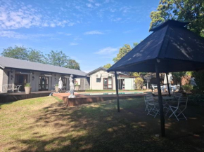 Majestic Manor Guesthouse & Coffee Shop